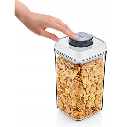 Recipient hermetic pentru alimente CRALEX Nesta, 900 ml, Alb, Cu buton de sigilare, Fara BPA, Rezistent la apa